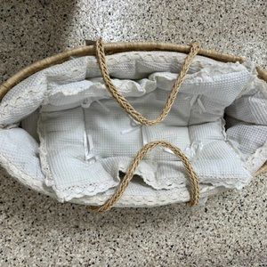 Moses baby basket/carrier - Burton and Burton - never used with tags